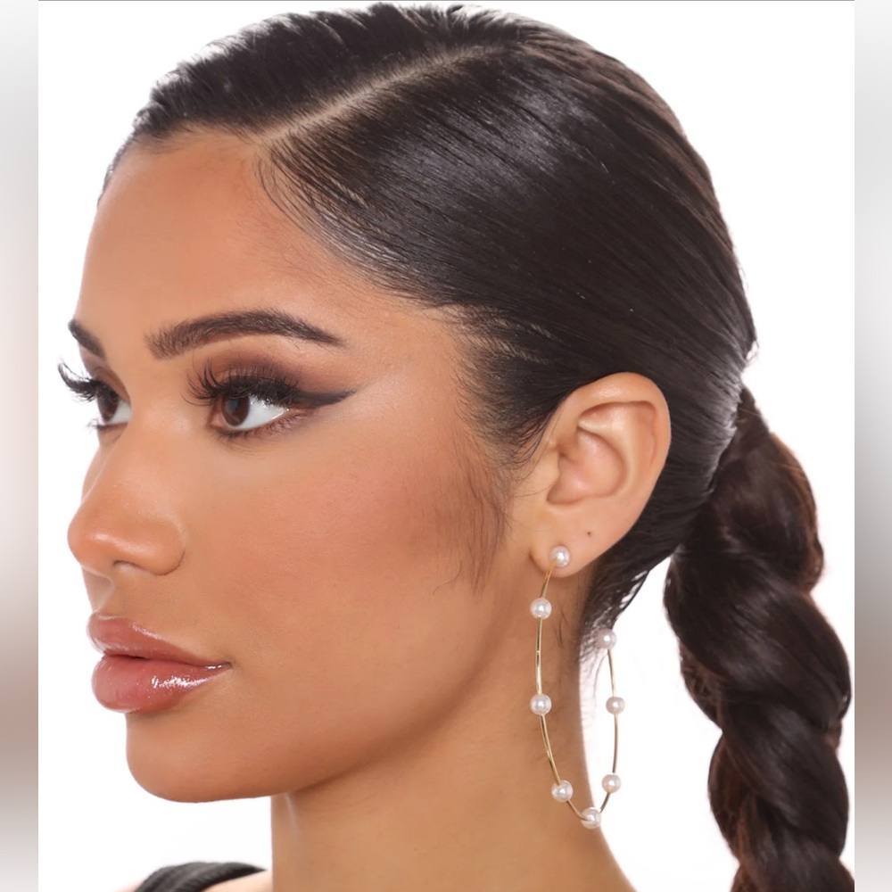NWT Beautiful Pearl Gold Hoops